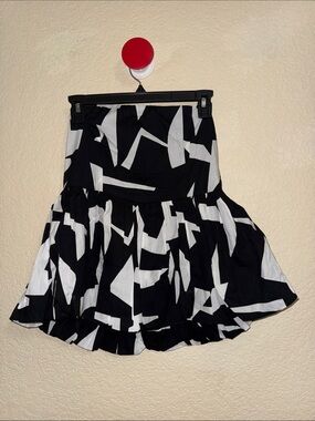 Black & White Abstract Circle Sleeveless Top NWT